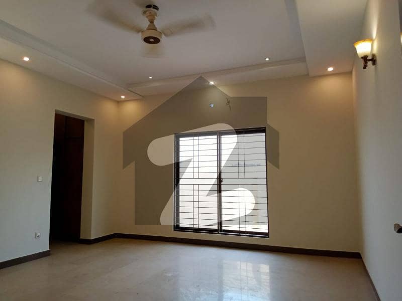 1 KANAL FULL HOUSE AVAILABLE FOR RENT WITH 7 BEDROOMS IN DHA PHASE 6 LAHORE