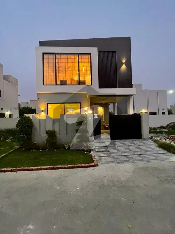 Full Luxurious 5 Marla Modern Design Full House Available For Rent In DHA 9 Town