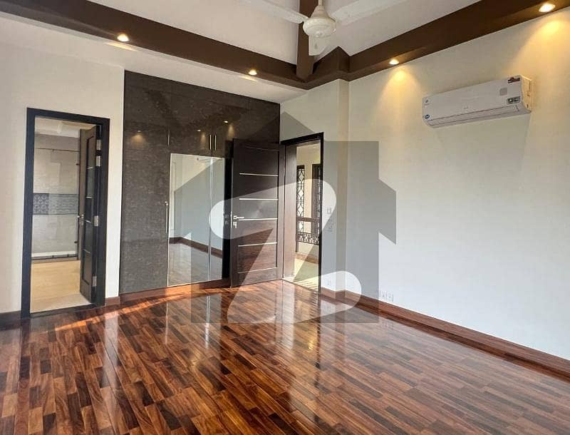 ڈی ایچ اے فیز 6 ڈیفنس (ڈی ایچ اے),لاہور میں 5 کمروں کا 1 کنال مکان 7.4 کروڑ میں برائے فروخت۔