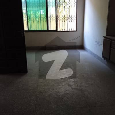 اعوان ٹاؤن ۔ قرطب بلاک اعوان ٹاؤن,لاہور میں 3 کمروں کا 10 مرلہ مکان 1.75 کروڑ میں برائے فروخت۔