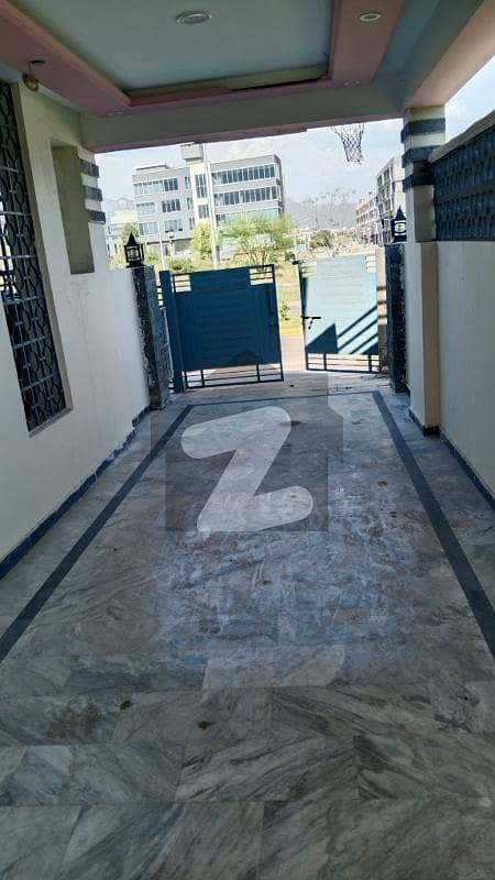 ڈی ۔ 12 اسلام آباد میں 4 کمروں کا 1 کنال بالائی پورشن 2.0 لاکھ میں کرایہ پر دستیاب ہے۔