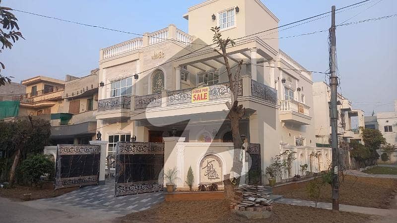 واپڈا ٹاؤن لاہور میں 6 کمروں کا 10 مرلہ مکان 5.4 کروڑ میں برائے فروخت۔