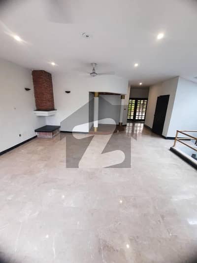 Prime Location 1 Kanal Fully Marbled Awesome House For Rent In DHA Phase 3 Block W