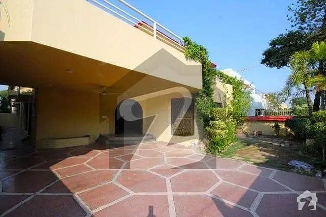 DEFENCE 1 KANAL BUNGALOW IDEAL LOCATION REASONABLE PRICE