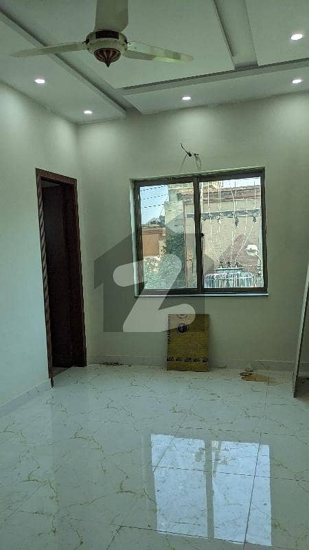 رئیل کاٹیجز لاہور میں 4 کمروں کا 7 مرلہ مکان 1.1 لاکھ میں کرایہ پر دستیاب ہے۔