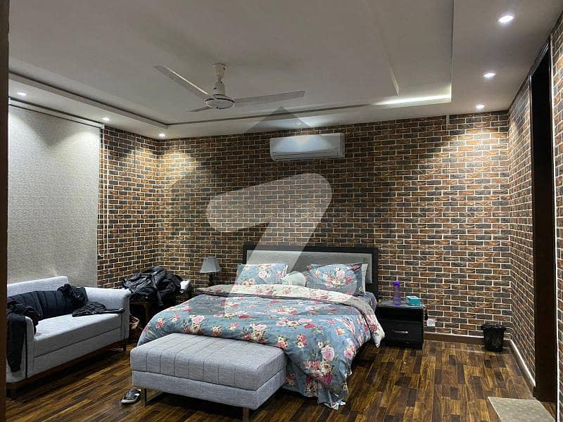 ڈی ایچ اے فیز 3 - بلاک ڈبلیو فیز 3,ڈیفنس (ڈی ایچ اے),لاہور میں 5 کمروں کا 1 کنال مکان 6.5 کروڑ میں برائے فروخت۔