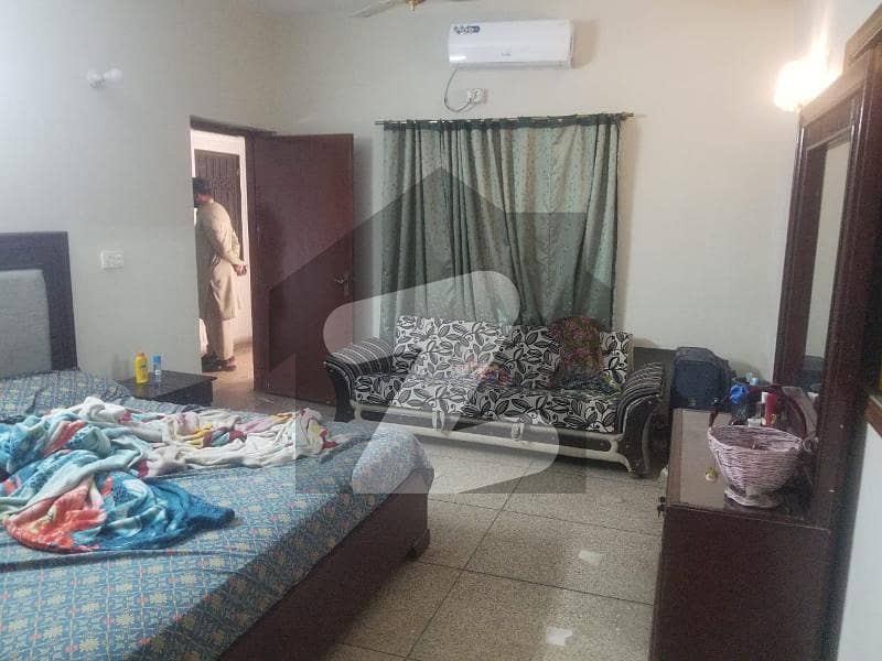 علامہ اقبال ٹاؤن لاہور میں 5 کمروں کا 5 مرلہ مکان 2.25 کروڑ میں برائے فروخت۔