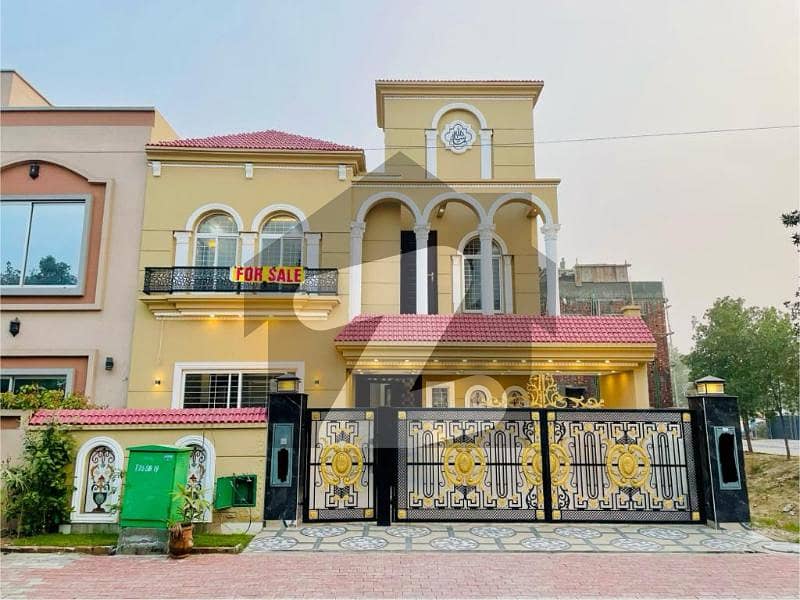 بحریہ ٹاؤن ۔ سیکٹر ایف بحریہ ٹاؤن,لاہور میں 5 کمروں کا 10 مرلہ مکان 3.7 کروڑ میں برائے فروخت۔