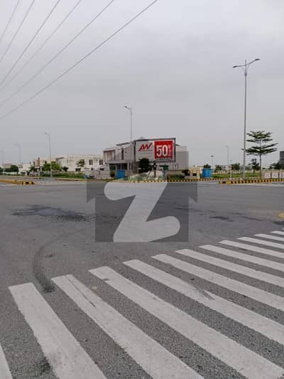 ڈی ایچ اے فیز 7 - بلاک ڈبلیو فیز 7,ڈیفنس (ڈی ایچ اے),لاہور میں 1 کنال رہائشی پلاٹ 3.0 کروڑ میں برائے فروخت۔