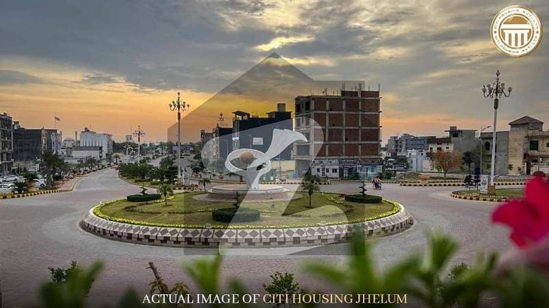 سٹی ہاؤسنگ سکیم جہلم میں 8 مرلہ کمرشل پلاٹ 3.3 کروڑ میں برائے فروخت۔