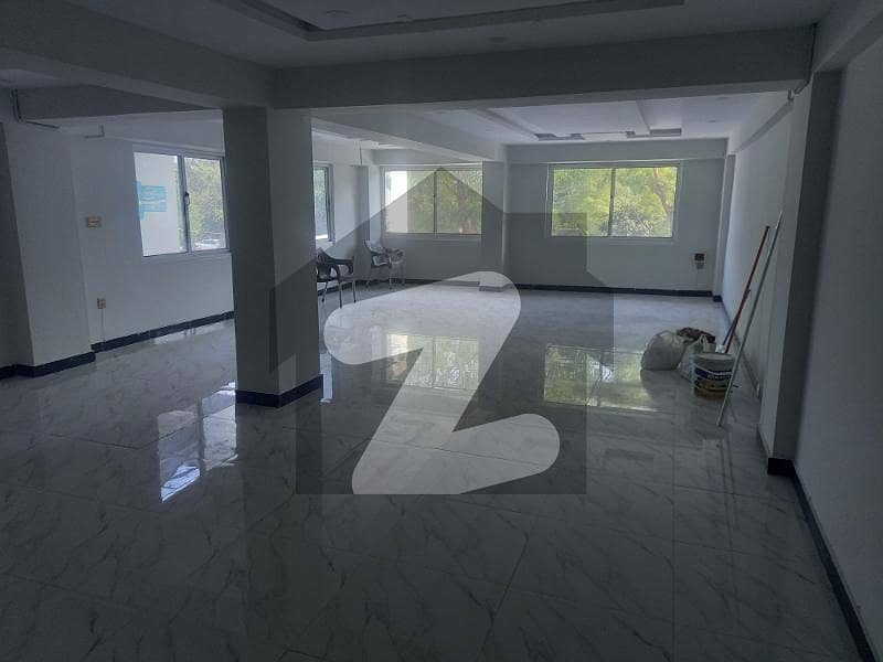 بلیو ایریا اسلام آباد میں 4 کمروں کا 7 مرلہ دفتر 2.5 لاکھ میں کرایہ پر دستیاب ہے۔