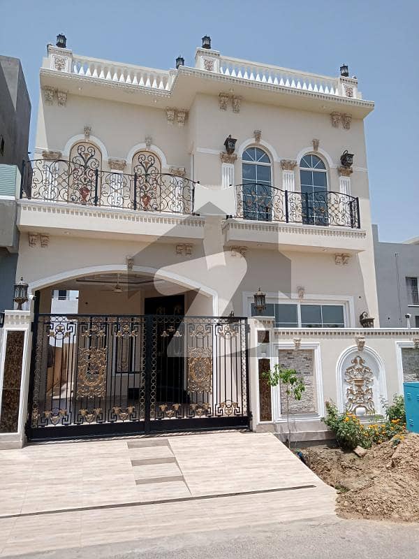 Near To Park 5 Marla Most Beautiful Bungalow For Sale In Dha Phase 9 Town