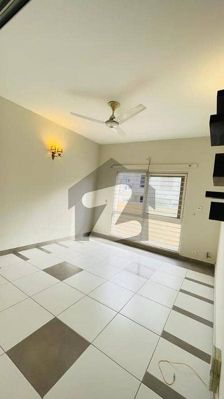 25x40 Beautiful Livable House With Basement Near Markaz Reasonable Price