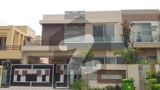 ڈی ایچ اے فیز 7 ڈیفنس (ڈی ایچ اے),لاہور میں 4 کمروں کا 10 مرلہ مکان 4.9 کروڑ میں برائے فروخت۔