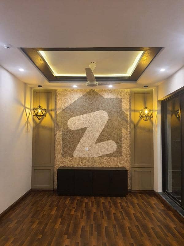 ڈی ایچ اے 9 ٹاؤن ۔ بلاک ڈی ڈی ایچ اے 9 ٹاؤن,ڈیفنس (ڈی ایچ اے),لاہور میں 3 کمروں کا 5 مرلہ مکان 2.4 کروڑ میں برائے فروخت۔