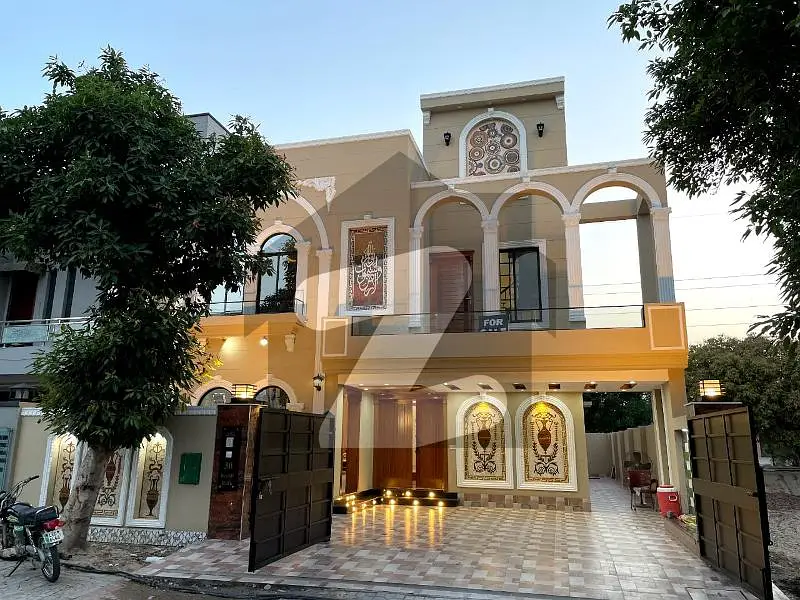 10 Marla Residential House For Sale In Hussain Block Bahria Town Lahore