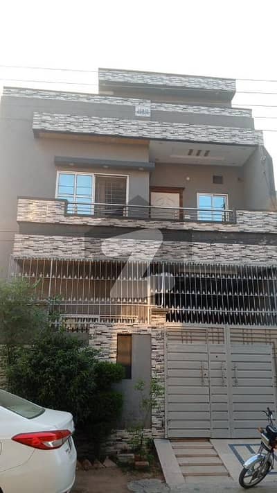 الرحمان گارڈن فیز 2 الرحمان گارڈن,لاہور میں 8 کمروں کا 4 مرلہ مکان 1.23 کروڑ میں برائے فروخت۔