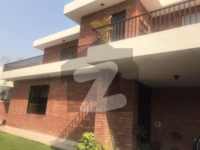 ڈی ایچ اے فیز 3 - بلاک ڈبلیو فیز 3,ڈیفنس (ڈی ایچ اے),لاہور میں 5 کمروں کا 1 کنال مکان 5.1 کروڑ میں برائے فروخت۔