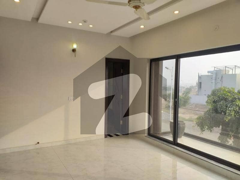 ڈی ایچ اے فیز 5 - بلاک ایچ فیز 5,ڈیفنس (ڈی ایچ اے),لاہور میں 5 کمروں کا 1 کنال مکان 9.0 کروڑ میں برائے فروخت۔