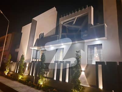 بحریہ ٹاؤن فیز 8 بحریہ ٹاؤن راولپنڈی,راولپنڈی میں 5 کمروں کا 10 مرلہ مکان 4.8 کروڑ میں برائے فروخت۔