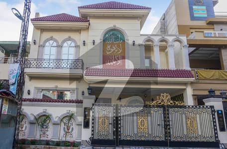 10 Marla Brand New House For Sale In Model Town At Hot Location