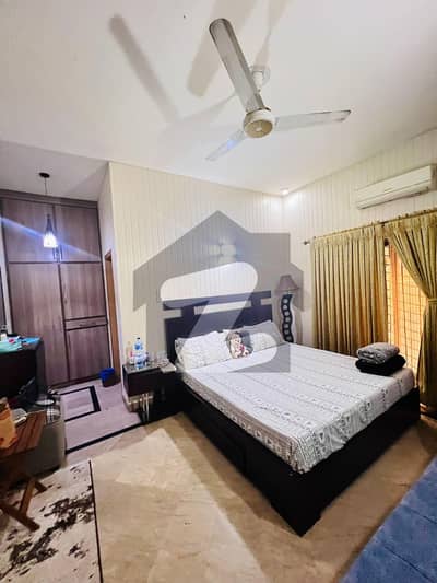 کالج روڈ لاہور میں 3 کمروں کا 12 مرلہ مکان 2.7 کروڑ میں برائے فروخت۔