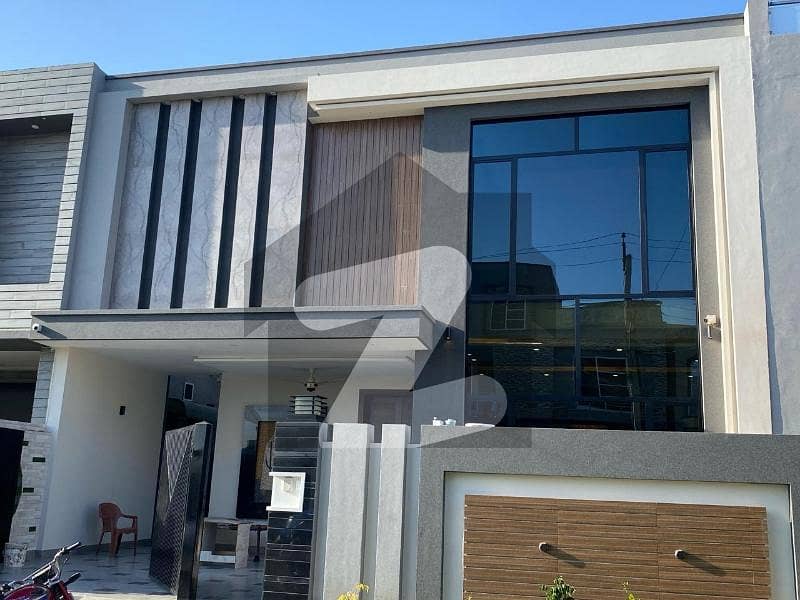 10 MARLA BRAND NEW ULTRA MODERN DESIGN HOUSE AVAILABLE FOR SALE IN TARIQ GARDEN LAHORE