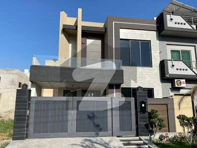 10 MARLA BRAND NEW ULTRA MODERN DESIGN FACING PARK DOUBLE HEIGHT LOBBY HOUSE AVAILABLE FOR SALE