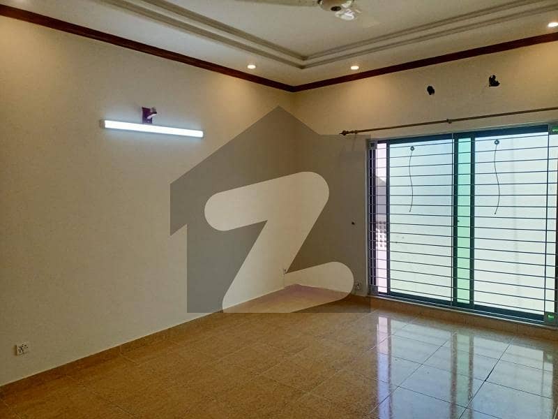 1 kanal top location Upper Portion for rent only 95000 in dha phase 4