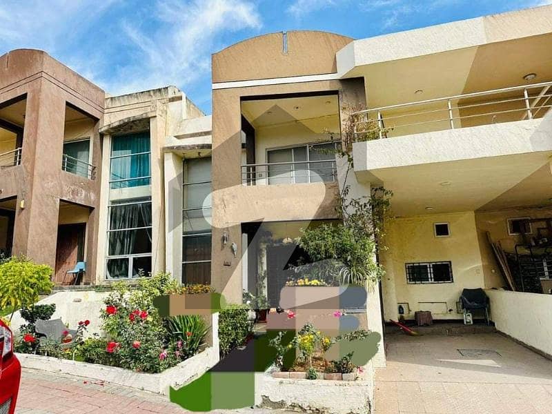 8 Marla Beautiful house available for sale in Bahria Town Phase 8