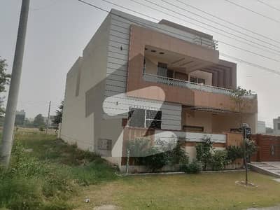 Stunning 15 Marla House In Wapda City - Block D Available