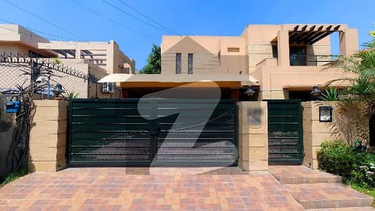 A Prime Location 1 Kanal House Located In DHA Phase 4 - Block DD Is Available For rent