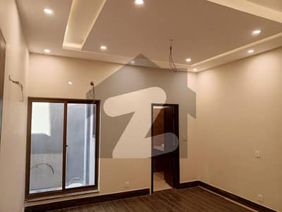 بینکرس ایوینیو کوآپریٹو ہاؤسنگ سوسائٹی لاہور میں 3 کمروں کا 5 مرلہ مکان 1.6 کروڑ میں برائے فروخت۔