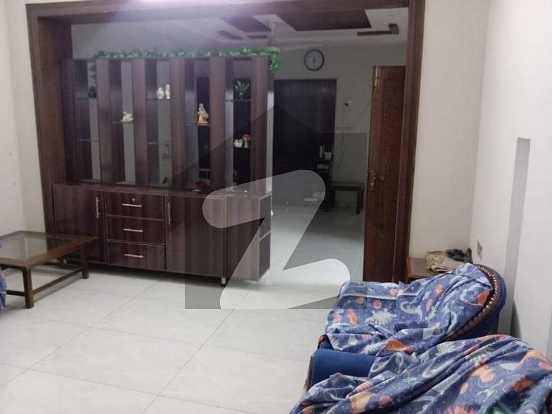 کیولری ایکسٹینشن لاہور میں 3 کمروں کا 7 مرلہ مکان 1.4 لاکھ میں کرایہ پر دستیاب ہے۔
