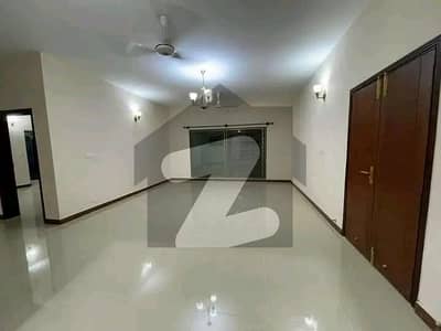 عسکری 10 - سیکٹر ایس عسکری 10,عسکری,لاہور میں 5 کمروں کا 15 مرلہ مکان 8.2 کروڑ میں برائے فروخت۔