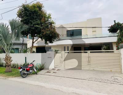1 Kanal Stylish Bungalow For Sale In DHA Phase 4 CC Block