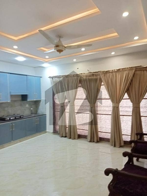 8 MARLA HOUSE FOR SALE IN REASONABLE PRICE ( ONLY 6 MONTH USED LOOK LIKE BRAND NEW )