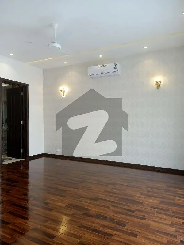 Separate Gate 1 Kanal Upper Portion Available For Rent In DHA Phase 7
