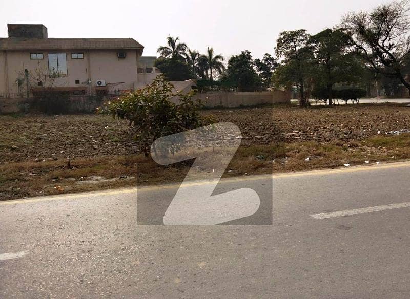 1 Kanal Top Location Plot No- 1924 Block Y Phase 7 DHA Lahore For Urgent Sale