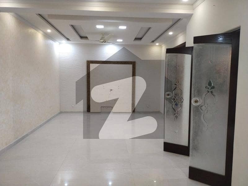 ڈی ایچ اے فیز 5 - بلاک کے فیز 5,ڈیفنس (ڈی ایچ اے),لاہور میں 4 کمروں کا 10 مرلہ مکان 1.8 لاکھ میں کرایہ پر دستیاب ہے۔