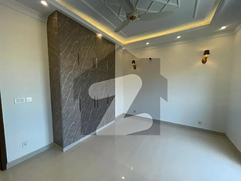 3 BEDS 7 MARLA HOUSE AVAILABLE FOR RENT IN DHA PHASE 5