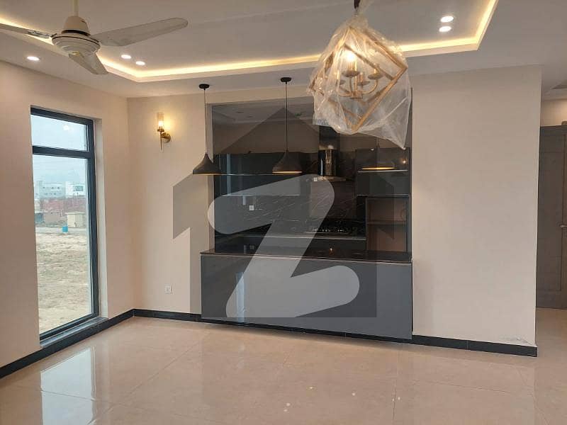 3 BEDS 10 MARLA UPPER PORTION AVAILABLE FOR RENT IN DHA PHASE 3