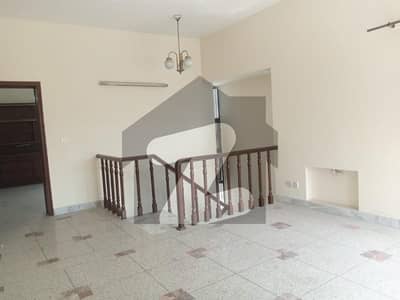 10 Marla House Up For rent In DHA Phase 3