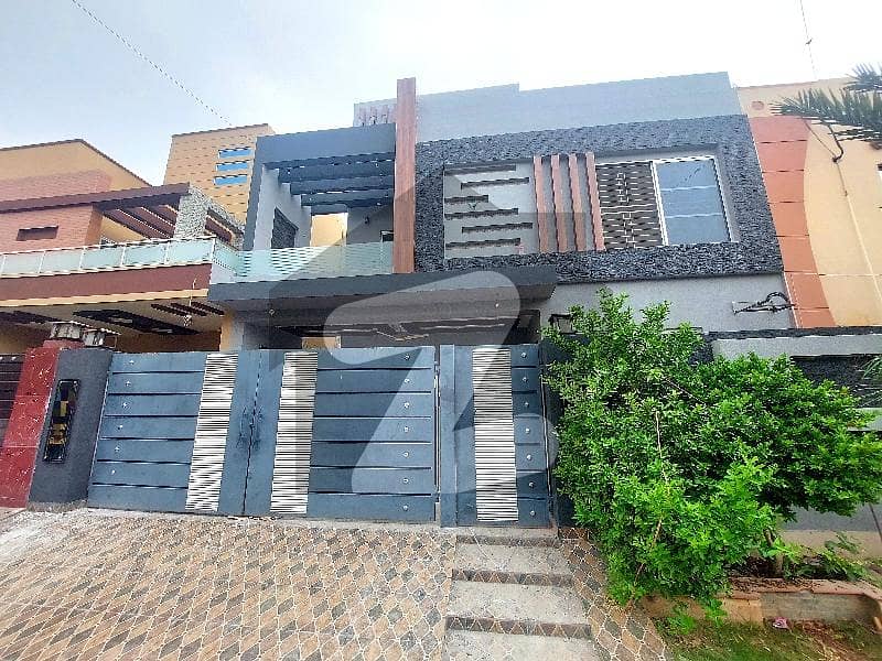 واپڈا ٹاؤن لاہور میں 5 کمروں کا 10 مرلہ مکان 3.9 کروڑ میں برائے فروخت۔