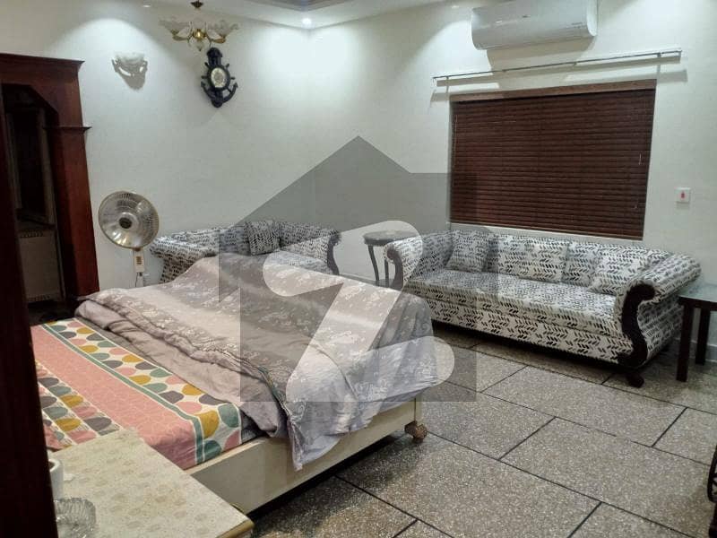 Short Stay Fully Furnished One Kanal Lower Portion Avaliable For Rent In Model Town Lahore