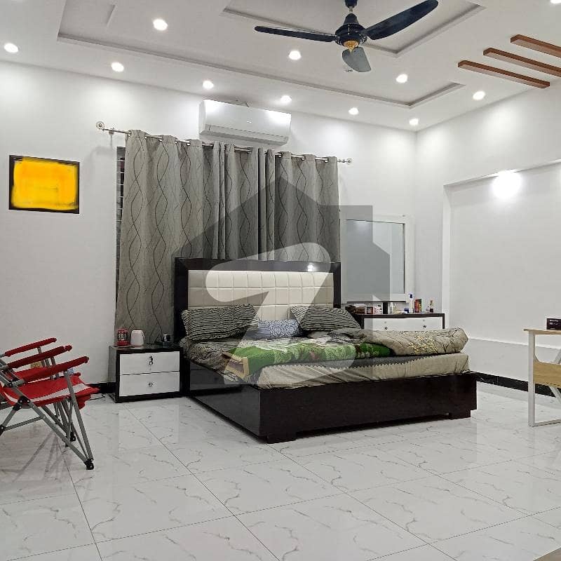 ڈی ایچ اے فیز 1 - بلاک جے فیز 1,ڈیفنس (ڈی ایچ اے),لاہور میں 4 کمروں کا 10 مرلہ مکان 4.8 کروڑ میں برائے فروخت۔