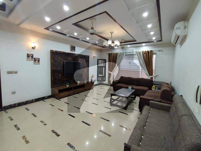 ڈی ایچ اے فیز 5 - بلاک سی فیز 5,ڈیفنس (ڈی ایچ اے),لاہور میں 5 کمروں کا 1 کنال مکان 7.9 کروڑ میں برائے فروخت۔