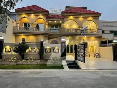 Valencia Town Lahore Pakistan Kanal New House For Sale 6 Beds