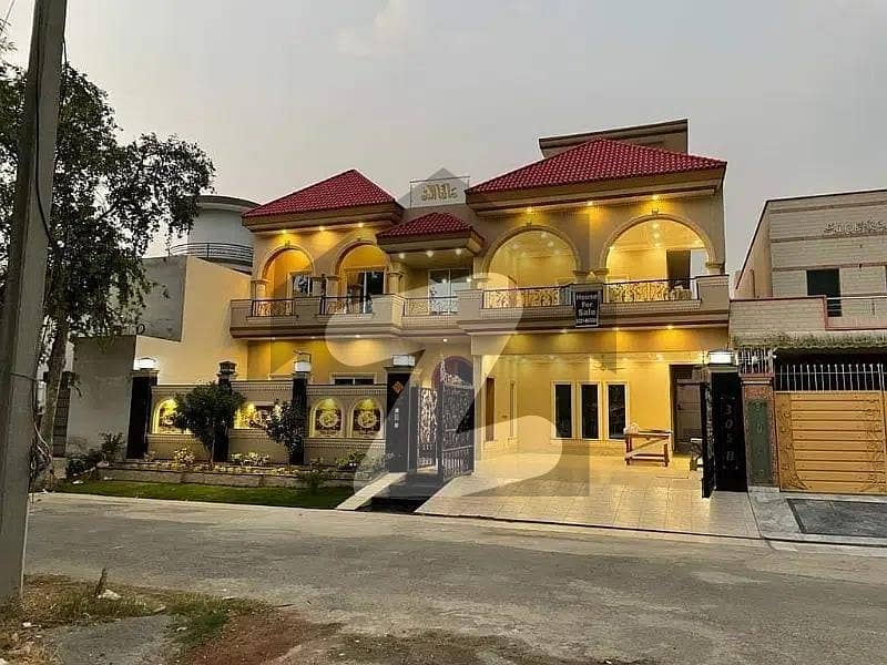 Valencia Town Lahore Pakistan Kanal New House For Sale 6 Beds