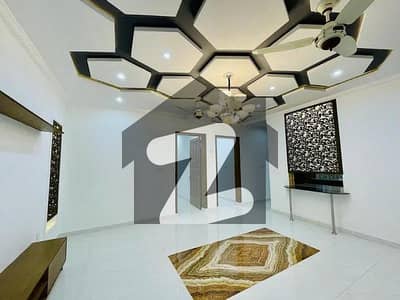 بحریہ آرچرڈ لاہور میں 5 کمروں کا 1 کنال مکان 4.5 کروڑ میں برائے فروخت۔